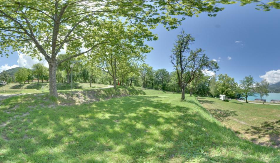 Des emplacements en terrasse… Les pieds dans l’eau !