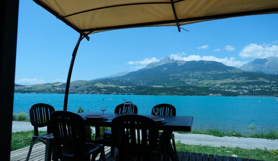Camping Serre-Ponçon mobil-home 6 personnes terrasse vue lac