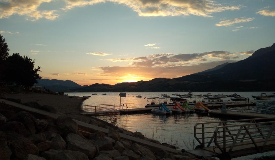 Camping Le Grand Large coucher de soleil lac
