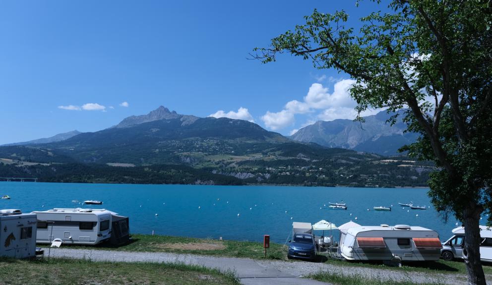 camping serre ponçon emplacement bord du lac caravane 