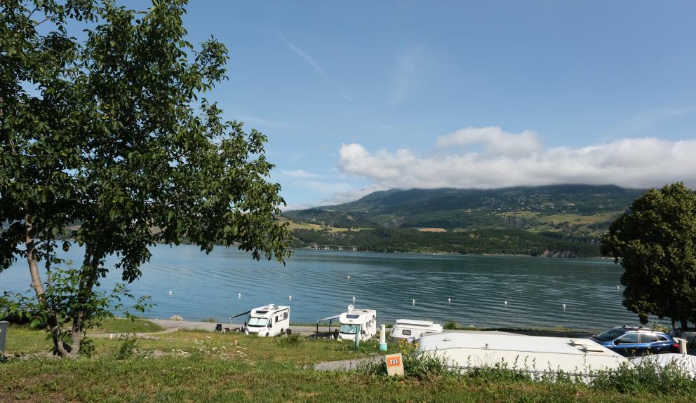 camping serre ponçon emplacement camping-car soleil vue lac