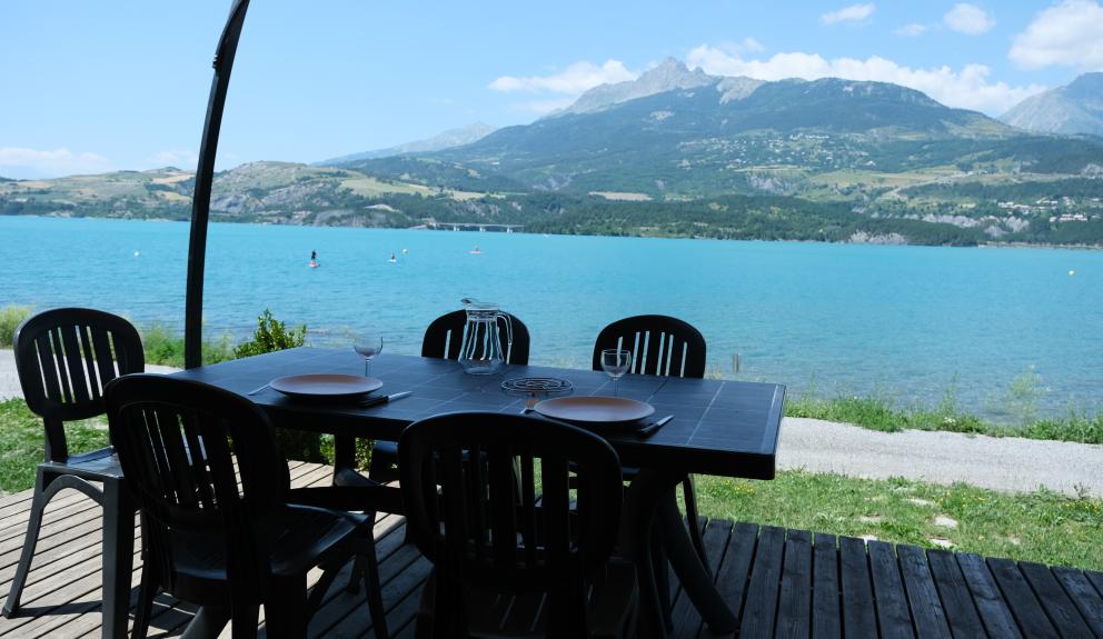 Camping Serre-Ponçon TAOS 5 personnes terrasse vue lac