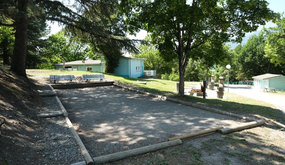 Camping Serre-ponçon terrain de pétanque